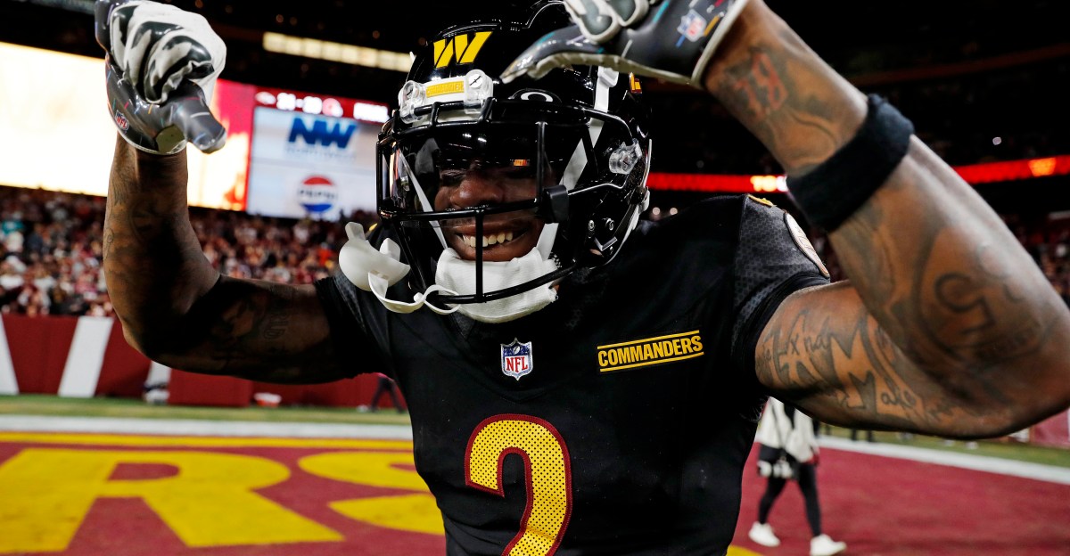 WCGridiron's tweet card. The Chicago Bears head to DC to take on the Washington Commanders almost a year after the infamous Hail Mary Game. @BillTZimmerman previews it with @HogsHaven.