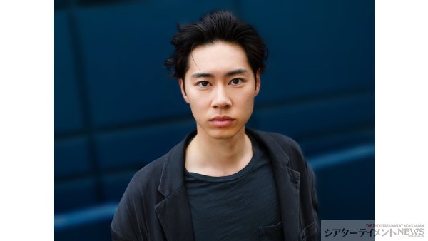 theatertainment's tweet card. 戸塚純貴出演 竹生企画第四弾 『マイクロバスと安定』取材会レポ | シアターテイメントNEWS