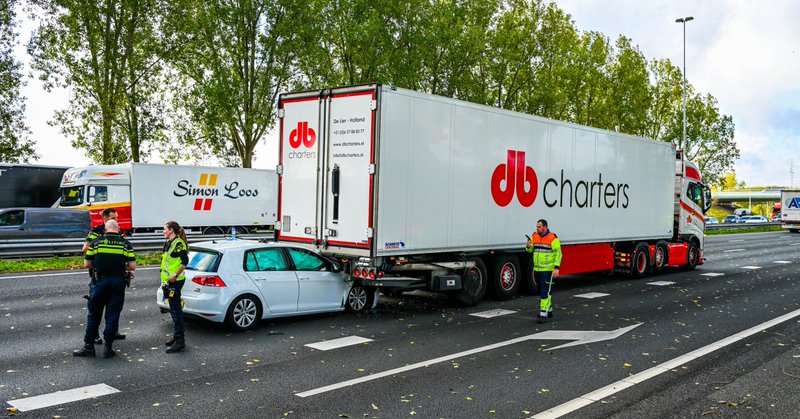 35-jarige man onder invloed van alcohol botst op vrachtwagen