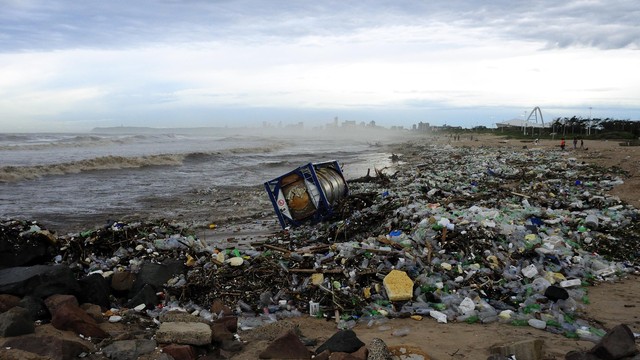 EPFL_en's tweet card. A research team from EPFL and Wageningen University has developed a new artificial intelligence model that recognises floating plastics much more accurately in satellite images than before. This...