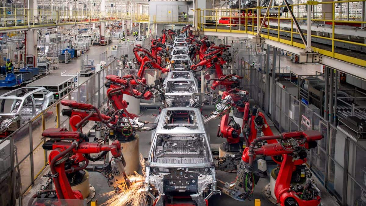 tech2eets's tweet card. Passenger car production fell to 82,178 units from 92,965 a year earlier, driven by soft domestic and international demand, model changeovers and ongoing restructuring across several plants