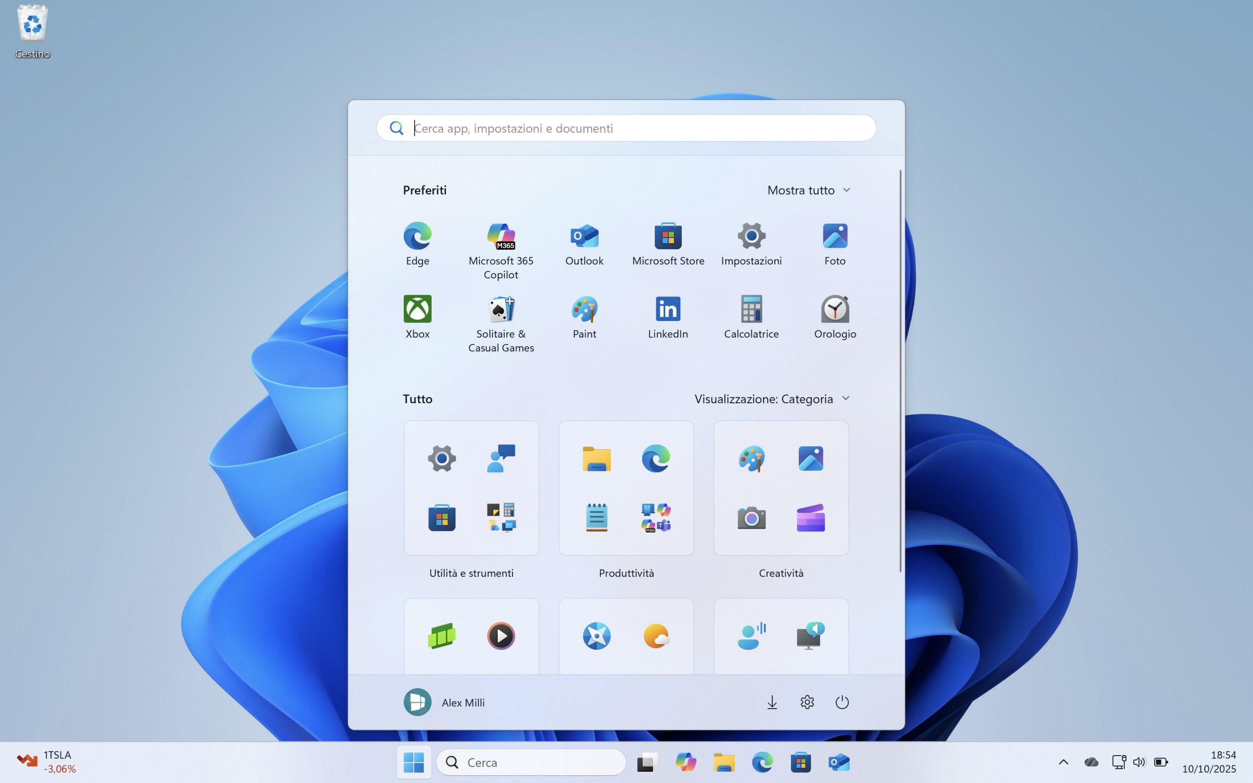 WindowsBlogIta's tweet card. Microsoft ha iniziato a testare il restyling del menu Start sulla preview di Windows 11. Vediamo come averla subito sulla versione stabile.