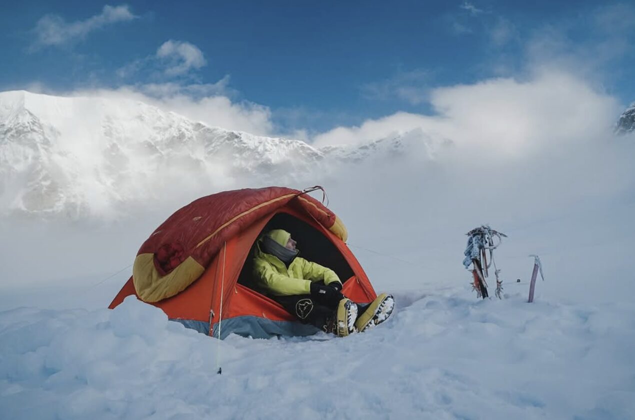 ExplorersWeb's tweet card. Two Russian climbers have run out of time and money but not determination. They are about to begin one last summit push on lonely Makalu.