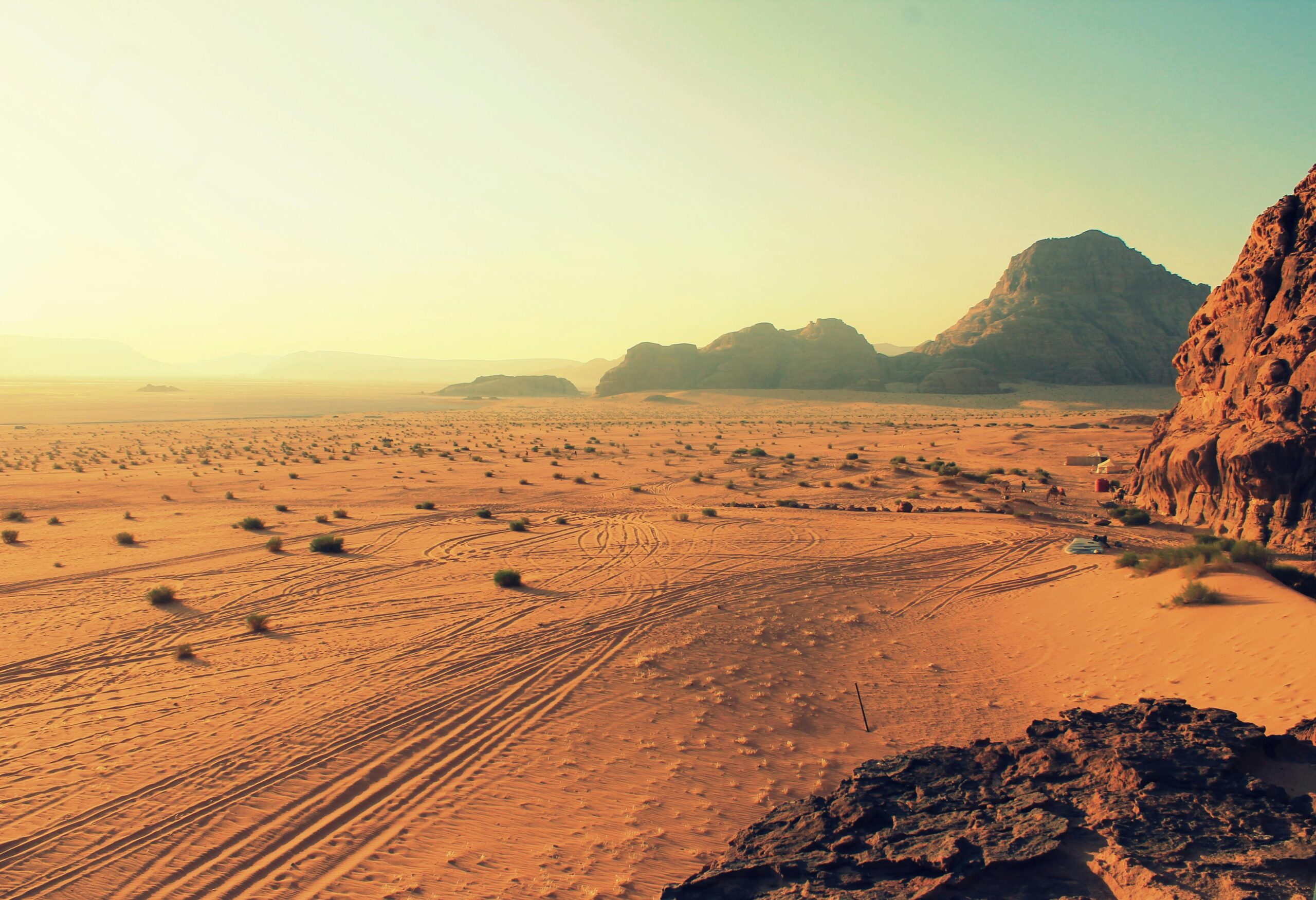 Jonathan_Howe's tweet card. Here’s how to walk through spiritual dryness without giving up or burning out.