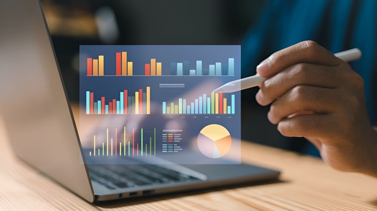 anysourcecode's tweet card. Learn how to use industry benchmarks to boost app performance. Improve push opt-ins, CTR, DAU, and MAU with proven tactics and milestone-based planning.