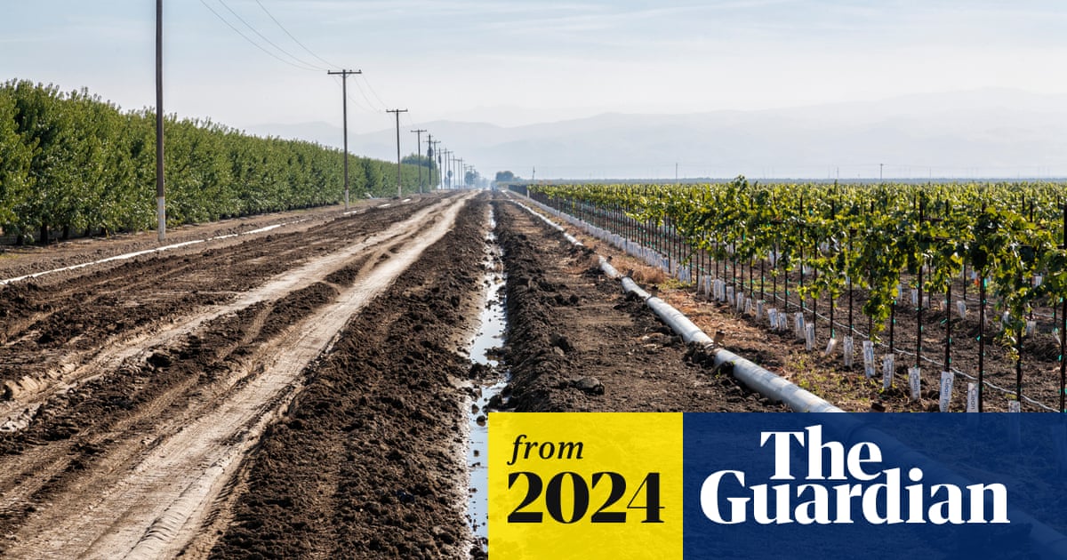 guardianeco's tweet card. Farm region near Tulare Lake has been put on ‘probation’ as overpumping of water has caused faster sinking of ground