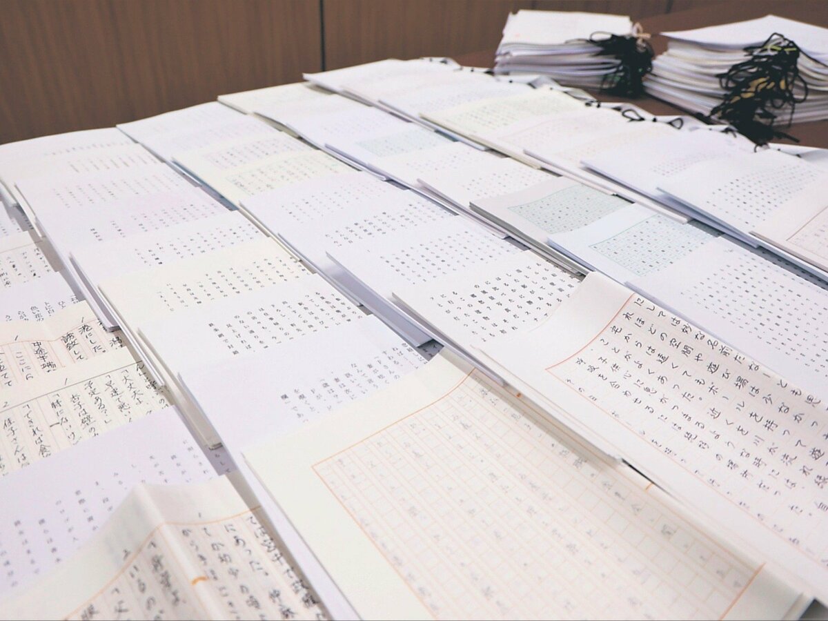 isquaredc's tweet card. 　富山ゆかりの作家、宮本輝さんが選者を務める北日本文学賞は、８月３１日に応募を締め切り、国内外から９００編が寄せられた。第６０回の節目となる今回は、家族の物語や...
