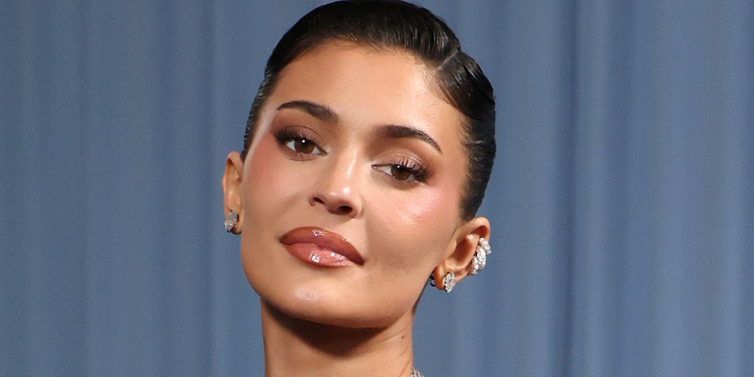 kardskatchup's tweet card. Kylie Jenner went viral in 2019 when she sang "rise and shine" for her then-19-month-old daughter Stormi. Now, the reality star is recreating the adorable moment with 3-year-old son Aire.