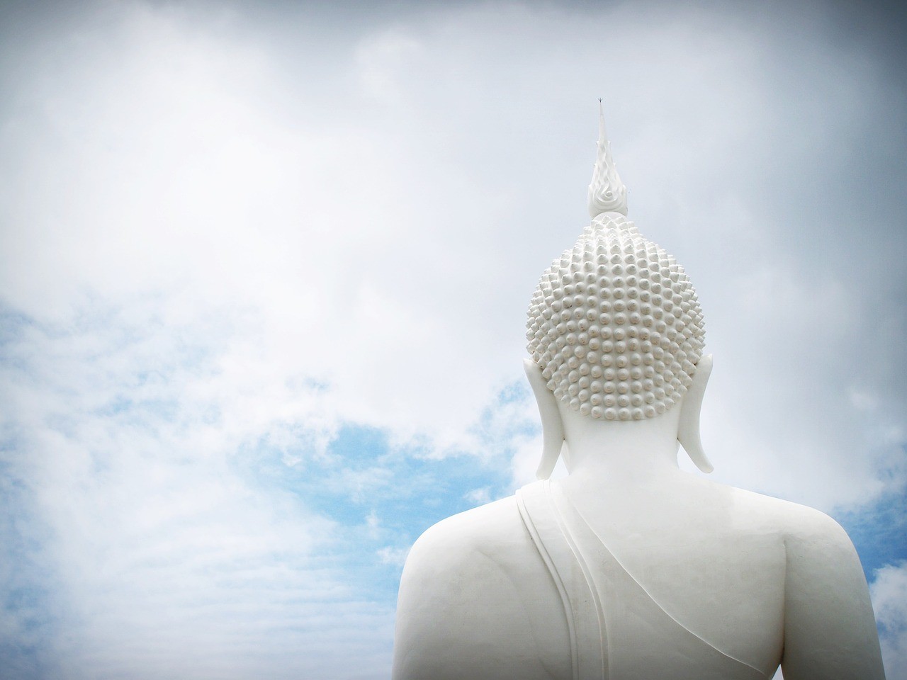tabi_list's tweet card. 佛光山 法水寺台湾仏教の巨大な宗教団体「佛光山」の日本における総本山として2018年に開山したこの寺院は、伝統的な中国様式を取り入れた鮮やかな赤と橙色の瓦屋根が特徴的で、日本の寺院とは一線を画す異国情緒あ...