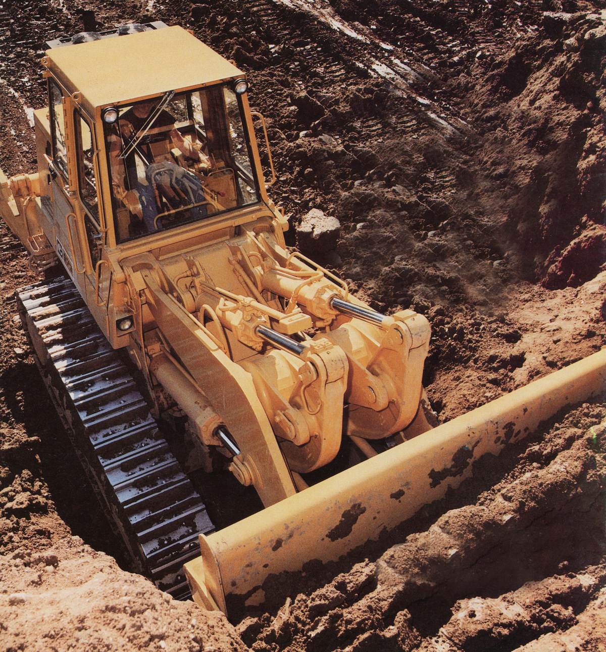 CCModelsINC's tweet card. Originally introduced in 1982, the Cat®973 Track Loader was designed as an upgrade over the 977L. With multiple configuration options, the 973 was perfectly suited to excel in multiple applications...
