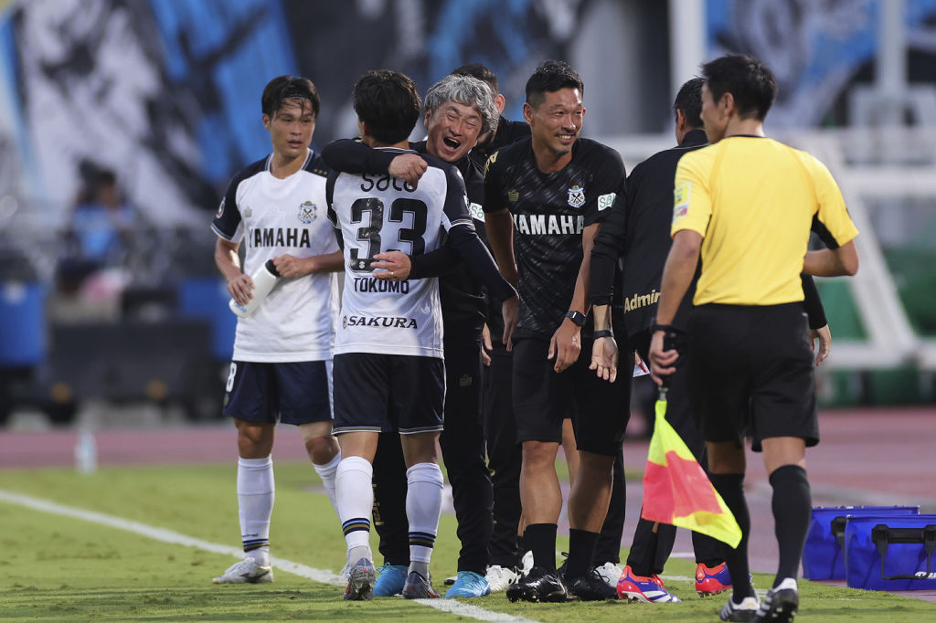 shizushin's tweet card. 　サッカーＪ２ジュビロ磐田は９月３０日、ジョン・ハッチンソン監督を解任し、安間貴義ユース監督がトップチーム監督に就く人事を発表した。ほとんどがチーム状態が良くな…