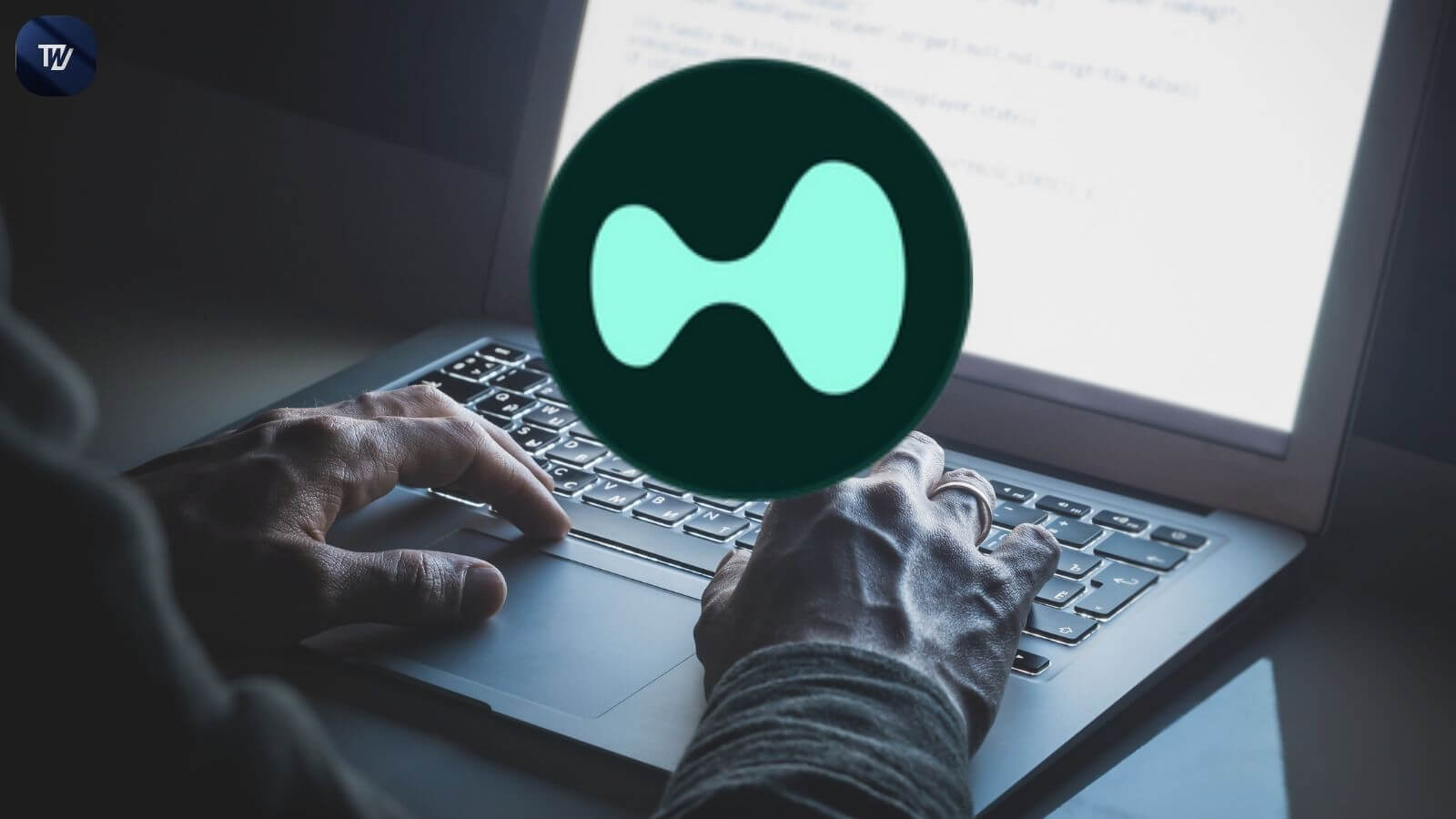 TronWeekly's tweet card. A user on Hyperliquid lost around 21 million dollars. It happened because of what looks like a private key getting compromised.