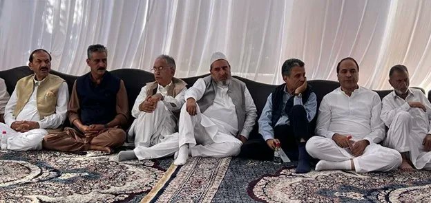 RisingKashmir's tweet card. Apni Party leaders, Hakeem Yaseen extend condolences