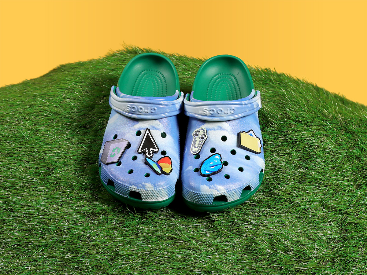 CoreAce's tweet card. 　Microsoftは10月1日、Windows XPなどをモチーフとした限定グッズ「Microsoft Limited Edition Crocs Bundle」を発表した。同社の公式Instagramにて、本グッズが当たるプレゼントキャンペーンを実施している。