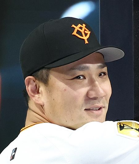 aki46tk's tweet card. 　巨人・田中将大投手（36）が9月30日の中日戦（東京ドーム）で、日米通算200勝を達成した。 「昨オフ、偉業まで残り3勝の状態で楽天から巨人に移籍。開幕ローテに入り、移籍後初先発で勝利を飾ったの