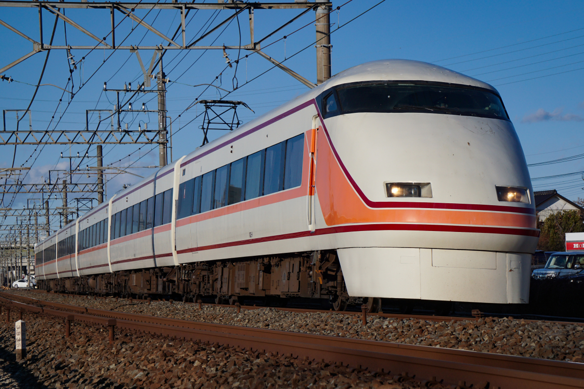 RailLabNews's tweet card. BSフジのドキュメンタリー番組「鉄道伝説」は、2025年10月12日(日)に「第170回 東武100系スペーシア ～日光・鬼怒...