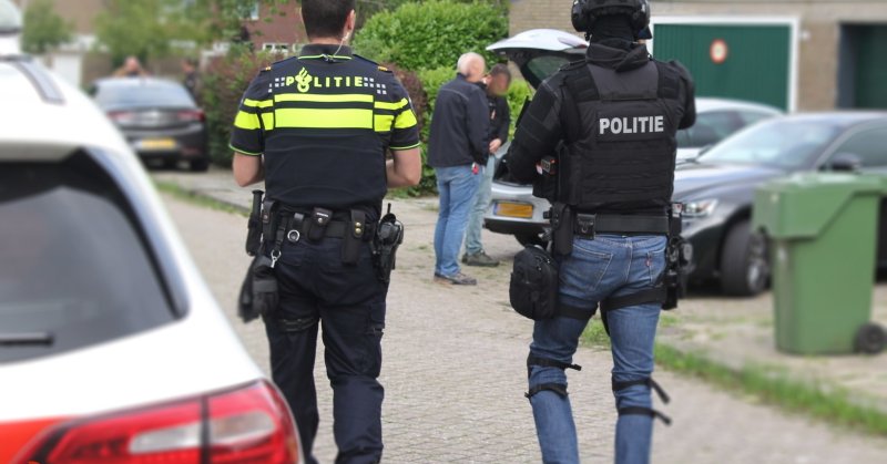 Aanhouding na schieten met vuurwapen in de lucht in Opeinde