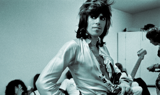 StonesData's tweet card. 'Some of my most outrageous nights...' What was it like to be partying with The Rolling Stones' Keith Richards in 1972? Read it here!