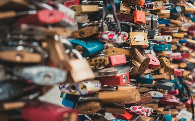 foxbook's tweet card. Internal directory security isn’t just IT’s job. Learn why developers are key to preventing breaches, privilege abuse, and lateral movement inside networks.