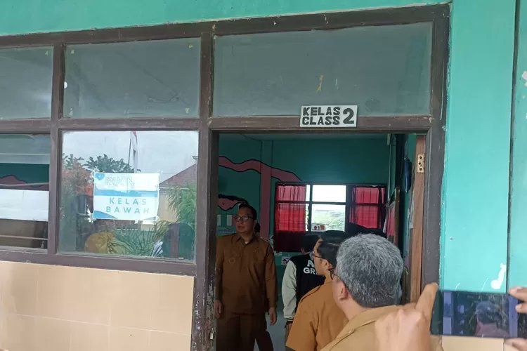 radargresik's tweet card. RADAR GRESIK – Rencana pemangkasan dana transfer dari pemerintah pusat sebesar Rp571 miliar untuk Kabupaten Gresik pada tahun 2026 dipastika
