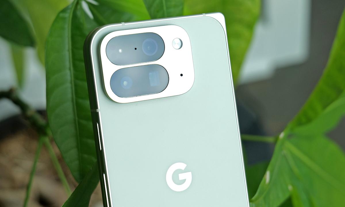 engadget's tweet card. The biggest news stories this morning: Razer Blade 18 review, Tensor’s Robocar will be ‘Lyft-ready’ out of the factory, Researchers find just 250 malicious documents can leave LLMs vulnerable to...