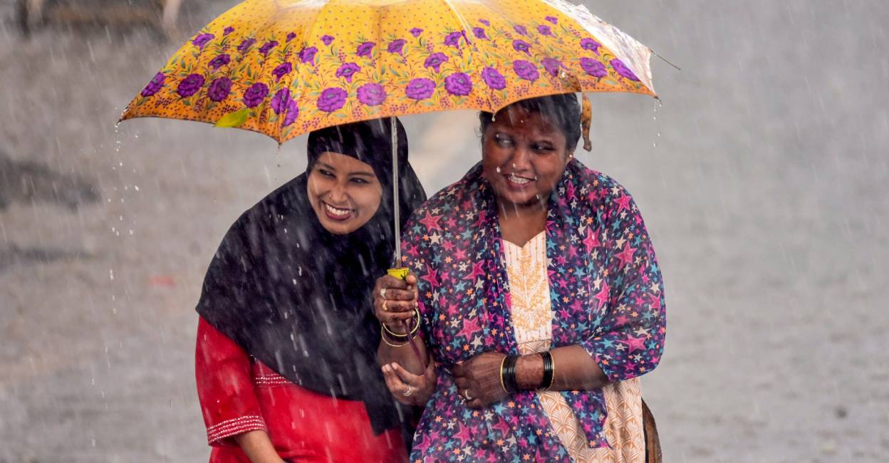 ivyasaa's tweet card. According to the IMD, the northeast monsoon is likely to make its onset over Kerala by October 19.