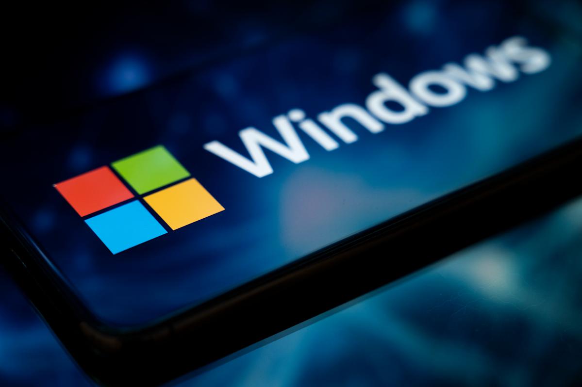 engadget's tweet card. Thanks to Extended Security Updates, you don't have to make the switch to Windows 11 just yet.