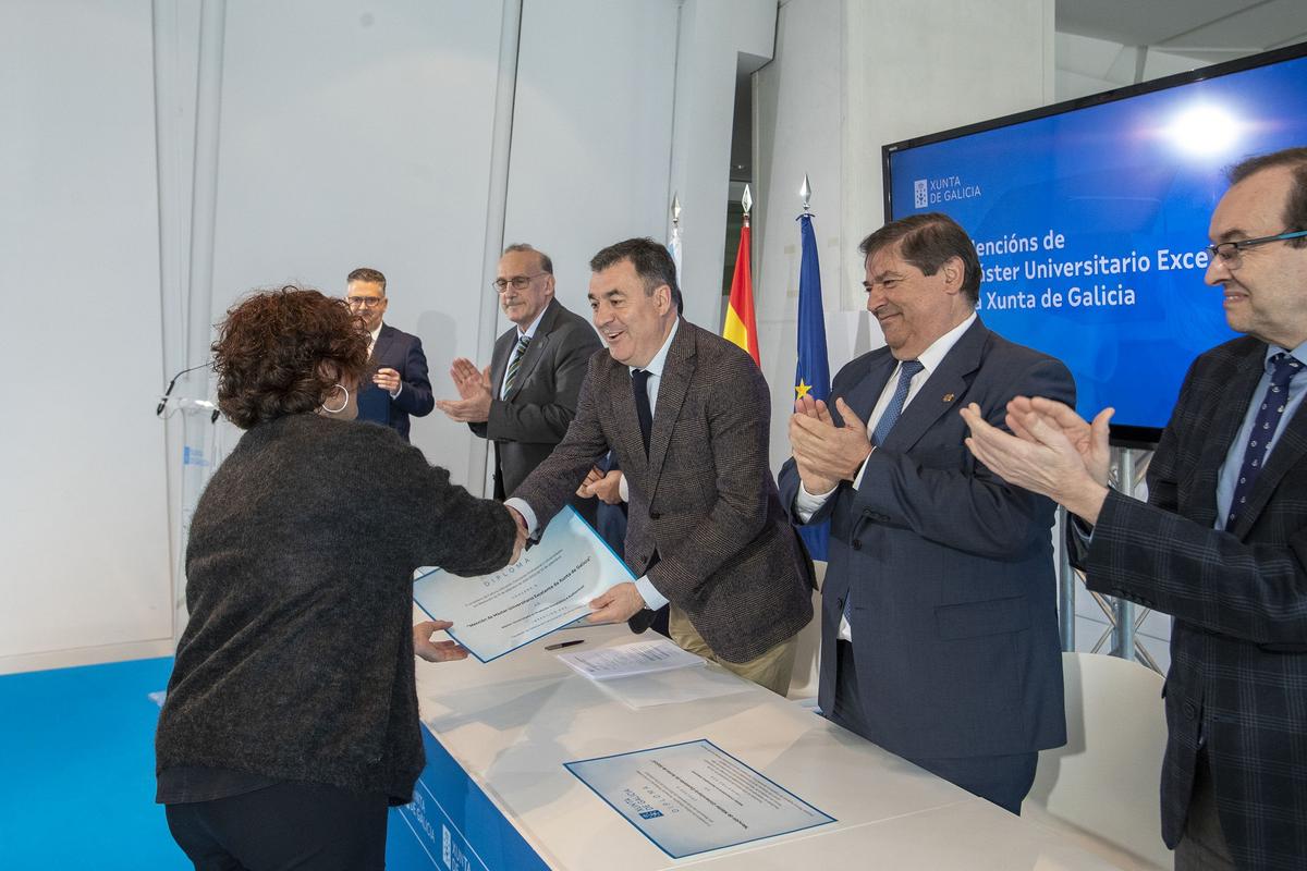 masterhpc's tweet card. Con estes xa son nove as titulacións que conseguen este selo de calidade