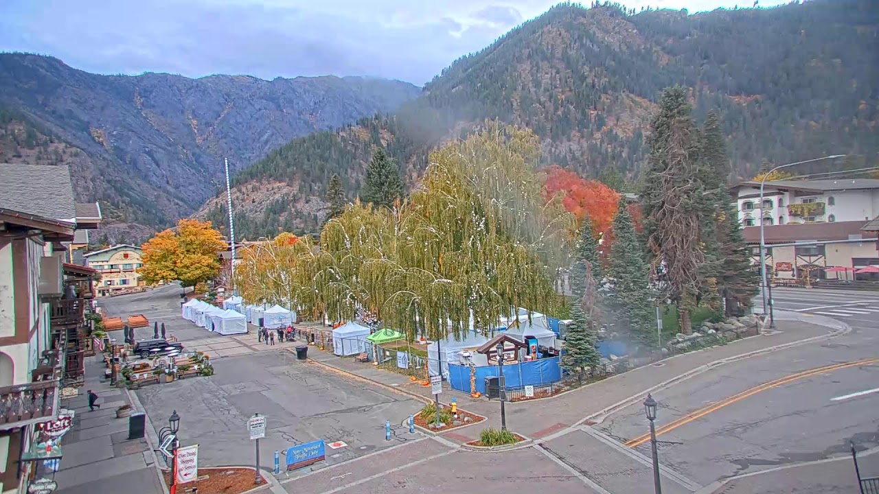 WSDOT_East's tweet card. Leavenworth Washington Live Webcam from Kris Kringl!