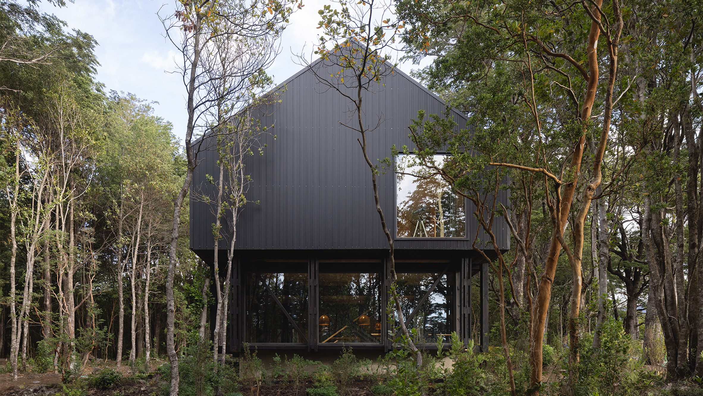 segment_im's tweet card. Eugenio Simonetti and Bastian San Martin have completed KW House, a "study in duality" that contrasts glass-walled living spaces with intimate bedrooms.
