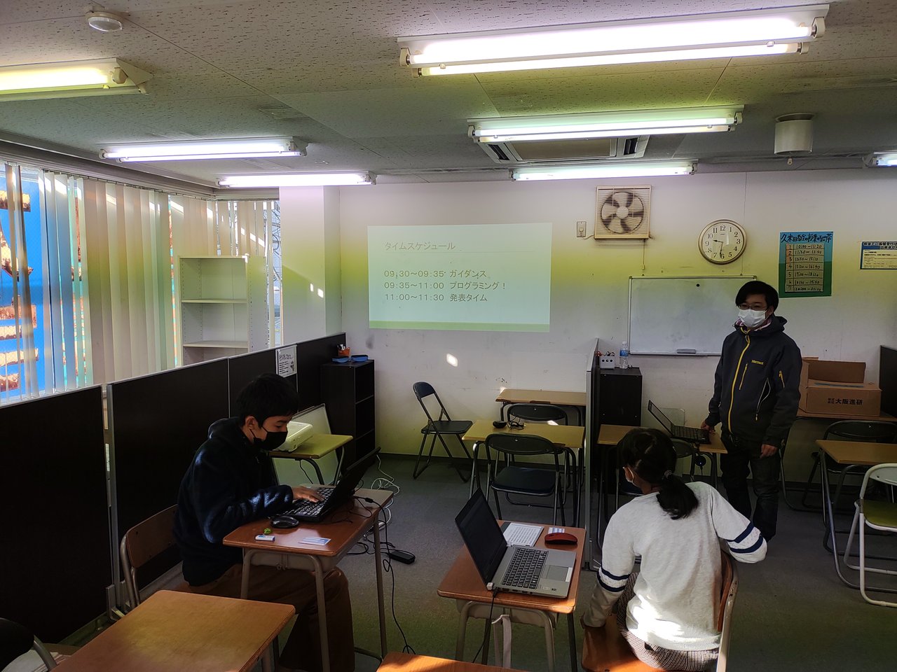 CoderDojo_KSWD's tweet card. # 今回はオンライン開催とさせていただきます ## 参加〆切の段階で希望者がオンラインのみでしたので、今回はオンラインのみによる開催に切り替えることとしました。 オンラインによる開催をスムーズに進めるためには、ご家庭の皆様のご協力が必要になります。 是非、保護者の皆様もご一緒に道場をお楽しみいただければ幸いです。 # ~~今回は現地とオンラインの両方で開催します~~ ~~現在のコロナウイルス...