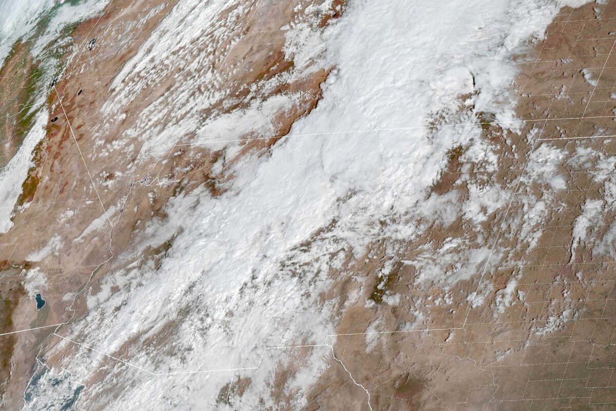 business's tweet card. Moisture streaming north from two tropical storms is soaking the drought-parched US Southwest with heavy rain that’s set to extend through the weekend, drenching a desert area where hurricanes...