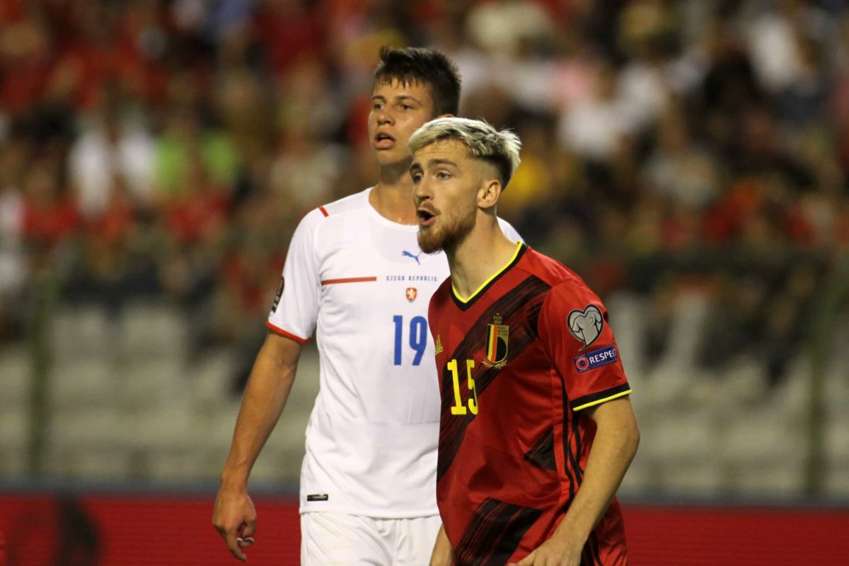 voetbalbelgie's tweet card. Alexis Saelemaekers kwam niet ongeschonden uit de strijd met Noord-Macedonië. De flankspeler werd na een...