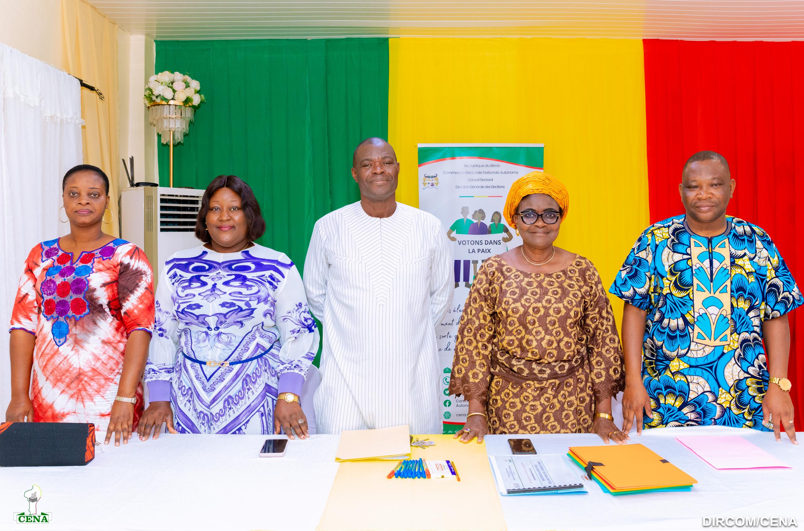 LeMatinal_Benin's tweet card. Au Bénin, au siège de la Commission électorale nationale autonome (Céna), l’ambiance est restée calme ce samedi 11 octobre 2025.