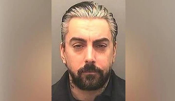 dntwit's tweet card. Morreu Ian Watkins, antigo vocalista da banda Lostprophets, vítima de esfaqueamento na prisão onde cumpria uma pena de prisão após ter sido condenado por abuso