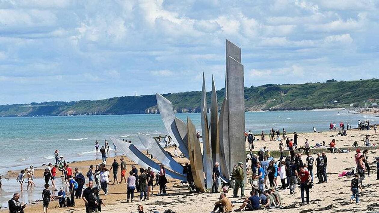 pascal14's tweet card. Deux plages normandes se situent aux deux premières places d’un classement national consacré aux plages les plus populaires, sur le réseau social Instagram. D’après le site internet plaqueplastique...
