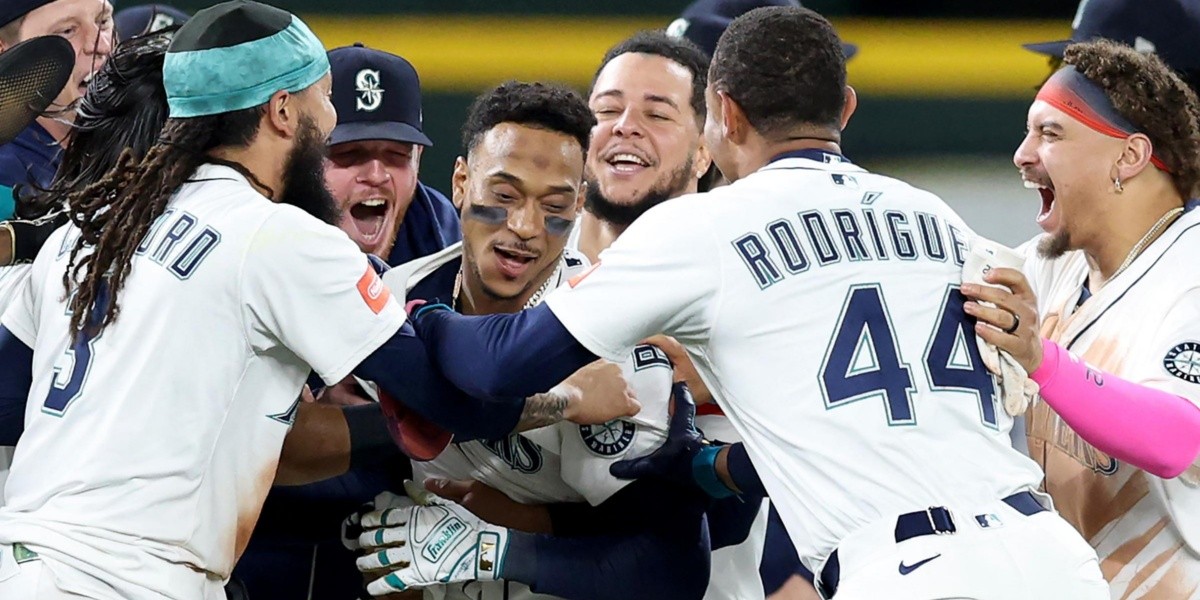 AlBatBeisbol's tweet card. The Seattle Mariners are up against an unexpected challenge before Game 1 of the ALCS against the Blue Jays.