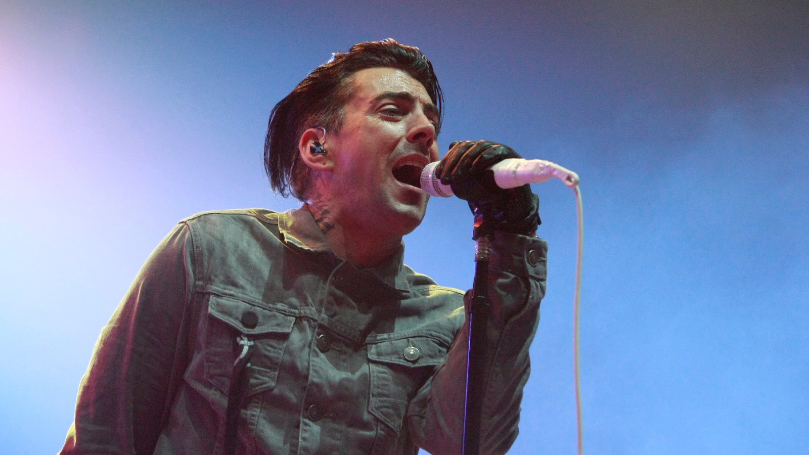RollingStone's tweet card. Lostprophets singer and convicted pedophile Ian Watkins has died at the age of 48 after he was attacked in prison Saturday by inmates.