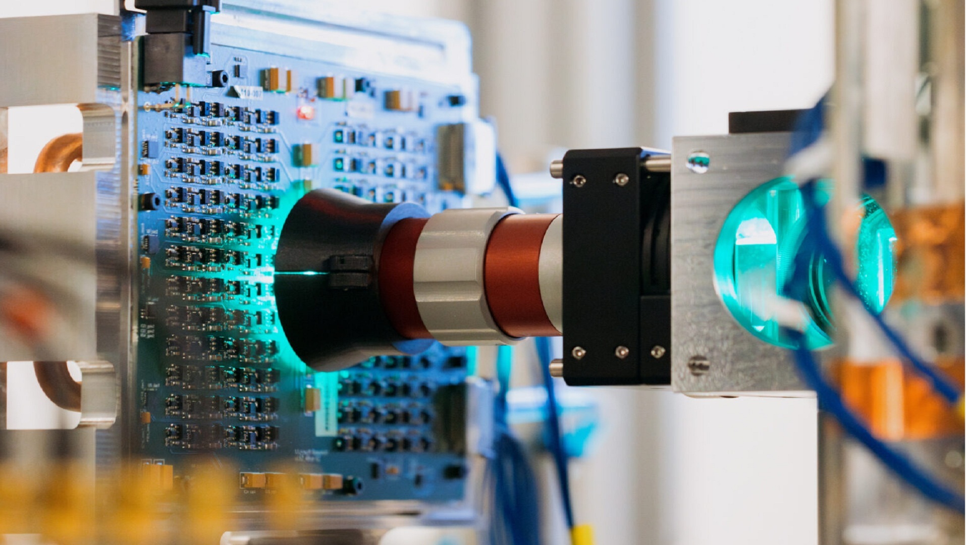 VTBCasts's tweet card. Microsoft has built an analog optical computer that uses light instead of silicon, promising 100x gains in speed and efficiency for AI.