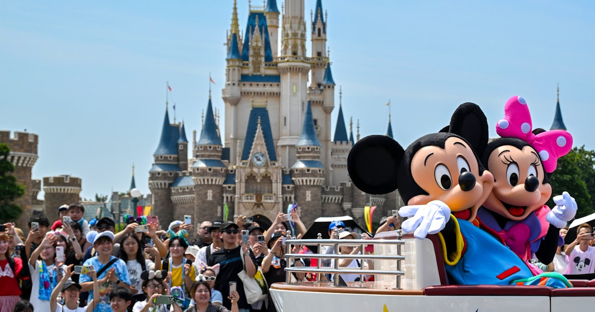 nikkei's tweet card. 東京ディズニーリゾート（TDR）を運営するオリエンタルランド（OLC）は、2025年4月に発表した36年3月期を最終年度とする長期経営戦略で売上高1兆円以上を目指すと掲げた。テーマパーク事業のほか、ホテル事業やクルーズ事業の3本柱で成長を加速させる。25年4月に社長に就任した高橋渉氏に今後の計画について話を聞いた。高橋渉氏（たかはし・わたる）1981（昭56年）関大文卒、オリエンタルランド入...