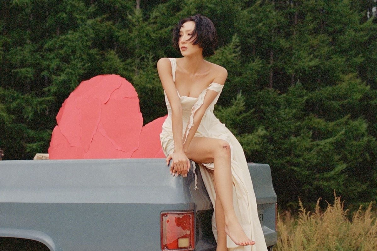 allkpop's tweet card. MAMAMOO's HWASA is preparing to return with a bittersweet new single.The iconic soloist has now revealed the first music video teaser fo…