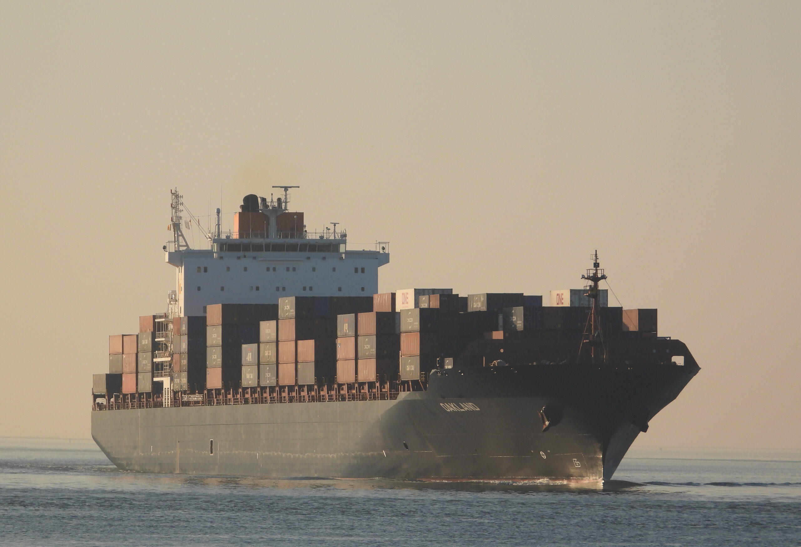 gCaptain's tweet card. Chinese containership Istanbul Bridge arrived at the UK’s largest terminal Felixstowe early on October 13. The Panamax vessel completed the 7,500 nautical mile voyage via the Arctic Northern Sea...