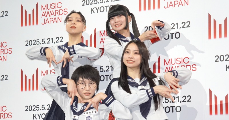 oricon's tweet card. 　4人組ダンス＆ボーカルユニット・新しい学校のリーダーズが11日、公式サイトを通じ、同日予定していた『新しい学校はすゝむツアー』福島公演（郡山文化センター大ホール）の延期を発表した。メンバーの体調不良のためで、きょう12日の仙台公演も延期する。　「本日10／11（土）開催予定でした、新しい学校はすゝむツアーけんしん郡山文化センター（郡山市民文化センター）大ホール公演に関しまして、メンバーの体...