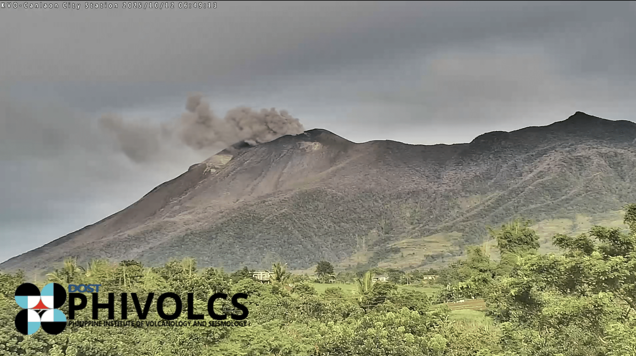 inquirerdotnet's tweet card. A 30-minute ash emission was recorded over the crater of Kanlaon Volcano on Sunday morning, according to the Phivolcs.