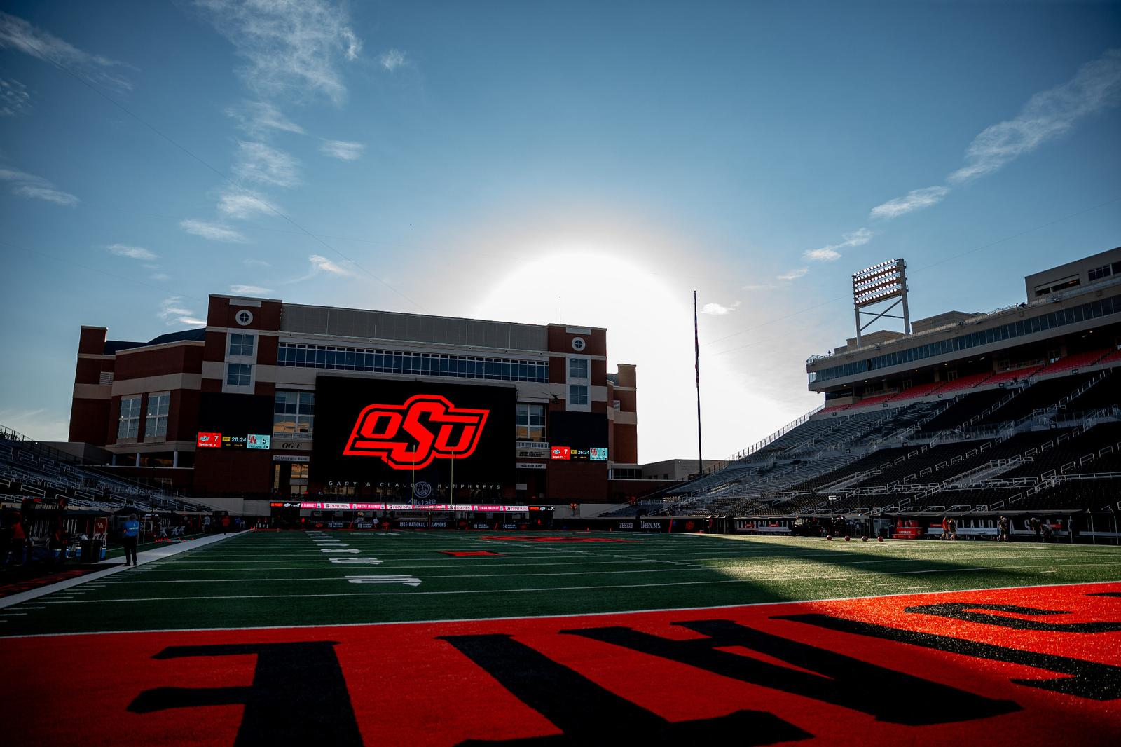 pokesfandom's tweet card. STILLWATER (AP) — Conner Weigman passed for two touchdowns and ran for another, and Houston overcame an early trick play to defeat Oklahoma State 39-17 on Sa...
