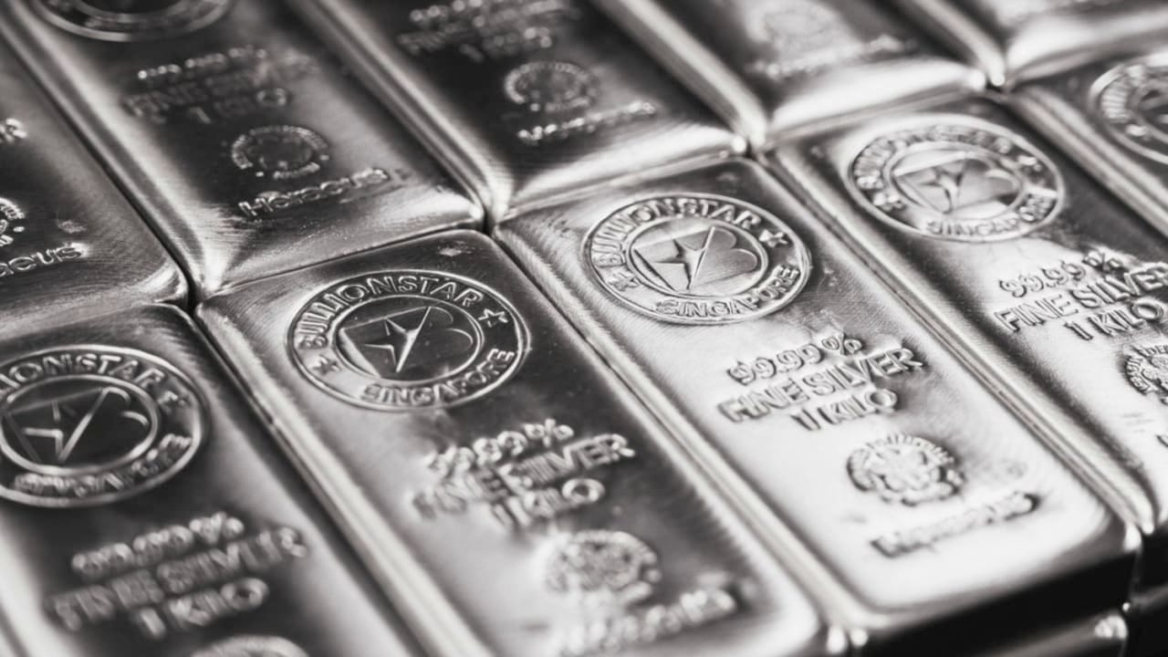 TruthToolbox's tweet card. A global silver squeeze is reaching crisis levels as supply shortages, collapsing London inventories, and soaring demand push prices above $50 per ounce