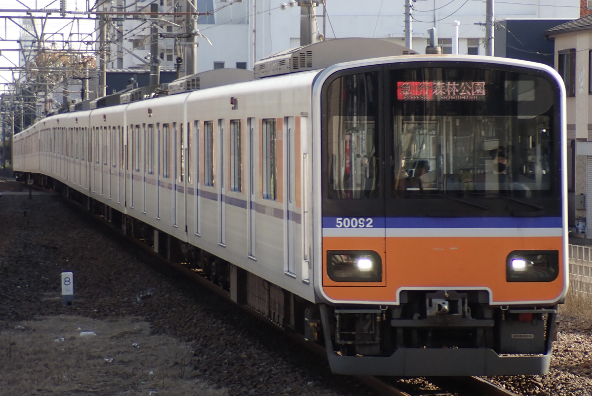 RailLabNews's tweet card. 東武鉄道は、2025年10月13日(月・祝)から東上線で特別デザイン列車「クオッカトレイン」の運行を開始します。埼玉...
