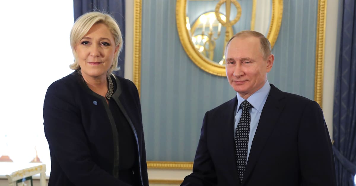 libe's tweet card. Le Rassemblement national était fier de son tract de campagne avant de réaliser qu’une photo de la candidate d’extrême droite avec Vladimir Poutine était du plus mauvais effet en pleine crise...
