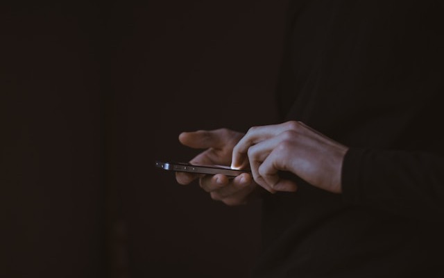 osodevops's tweet card. Docker and Kubernetes enable scalable, resilient mobile backends with auto-scaling and monitoring. CI/CD, caching, and Istio enhance performance and security.