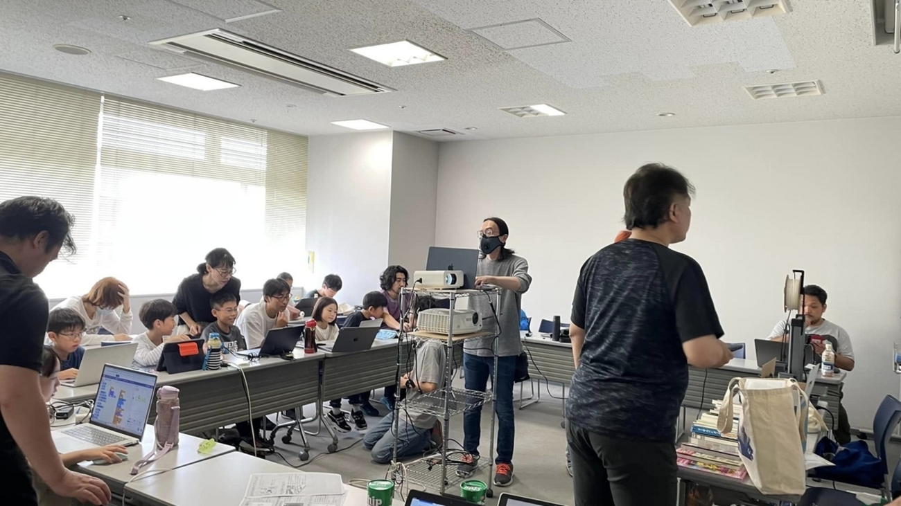 coderdojochofu's tweet card. 2024年6月30日 第90回 CoderDojo 調布の様子です。 www.youtube.com ６月の CoderDojo 調布も、たくさんの未来のクリエーター、エンジニアが集まり大盛況でした。 今回初めて参加した忍者は、Scratch 3 で microbit の A/B ボタン操作で動かすゲームを作りました。…